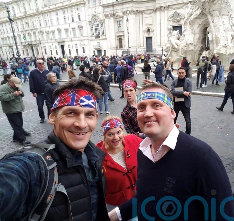 Doddie Weir’s former teammate to continue to fundraise in his memory