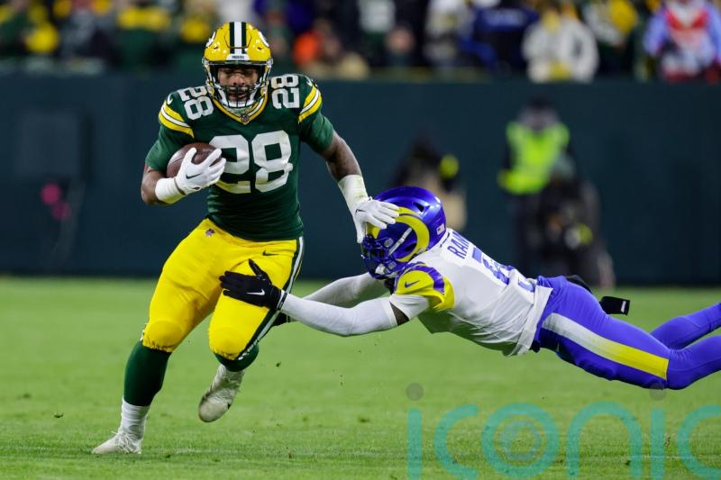 Green Bay Packers defeat Los Angeles Rams to remain in playoff hunt