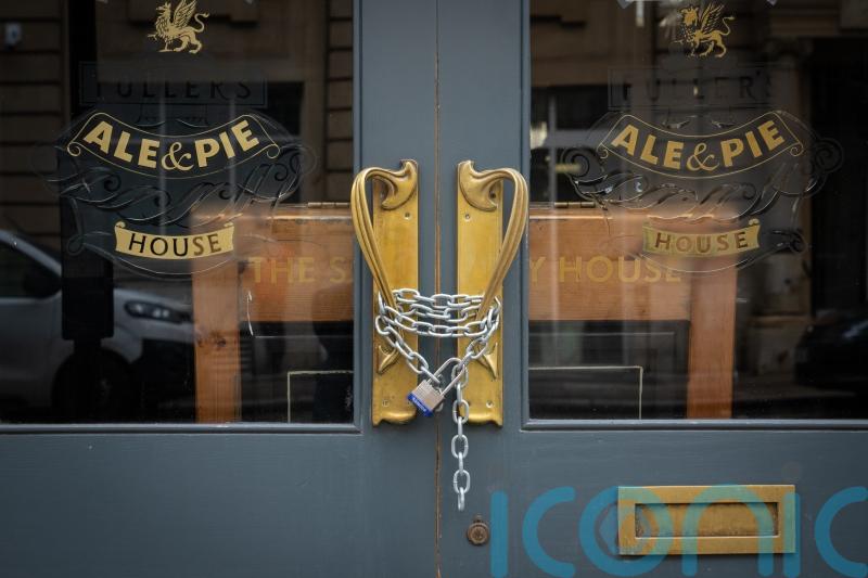 Almost 400 pubs close in England and Wales in 2022