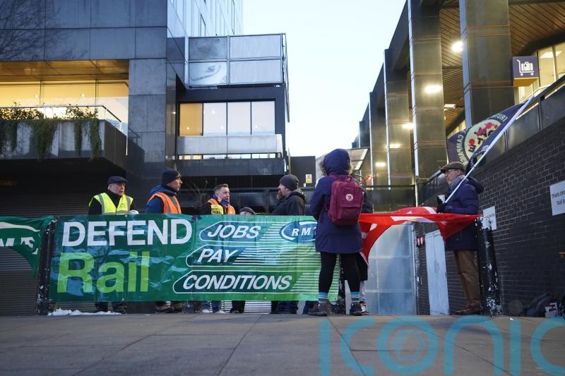 Double-digit pay rises not part of strike solution, suggests No 10
