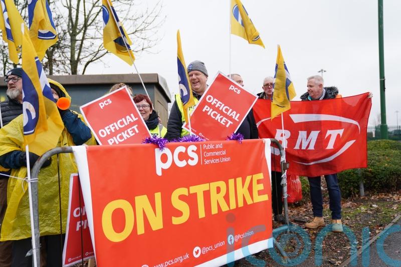 Ministers will not be ‘held to ransom’ by unions, says Wallace