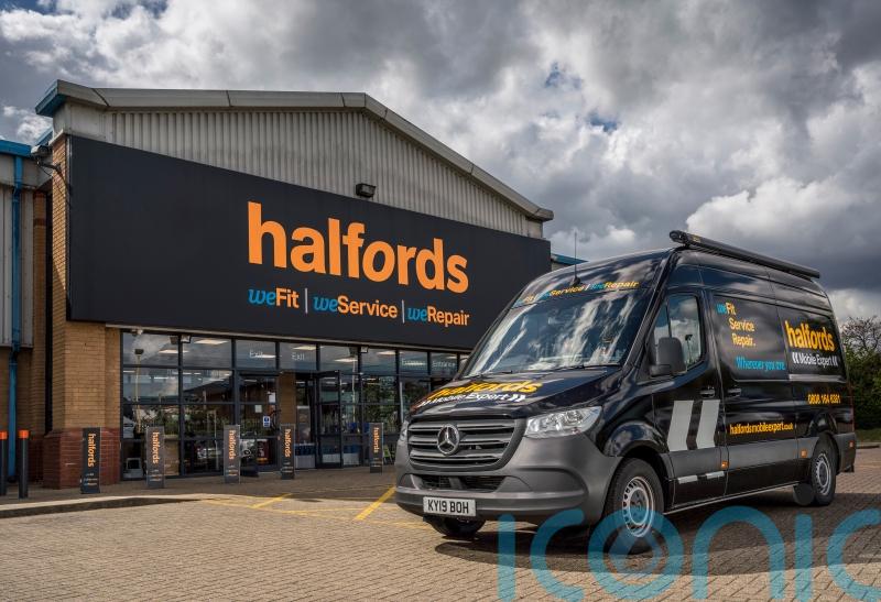 Halfords shares tumble after technician shortage hits profits