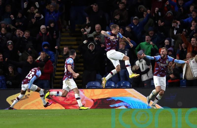 Jordan Beyer leaves it late as leaders Burnley beat Coventry