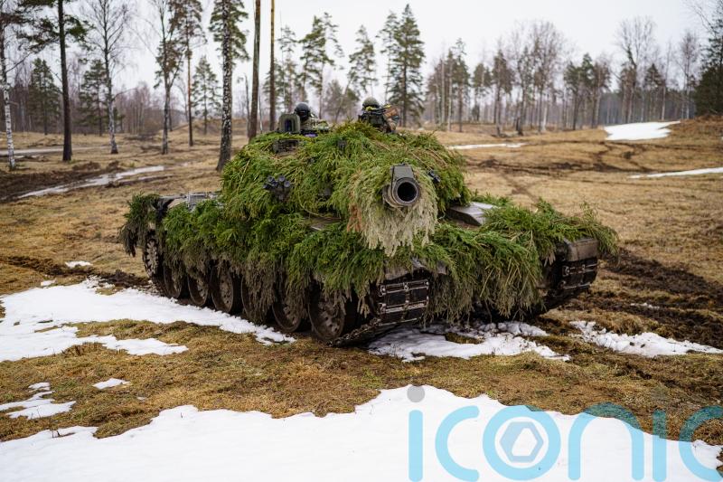 Sunak offers Ukraine British Challenger 2 tanks to help push back Russian troops