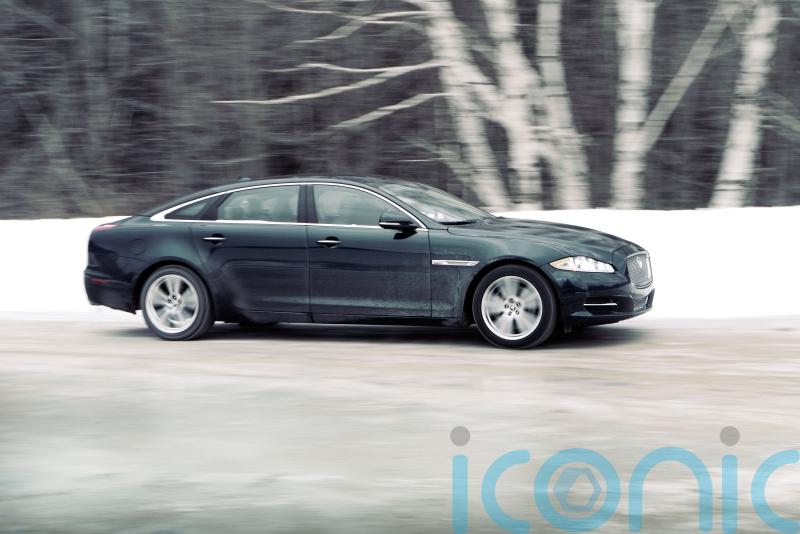 How to drive safely on icy roads