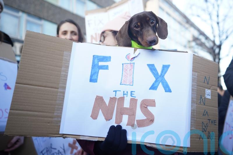Intensive care nurse describes how she can ‘barely make ends meet’