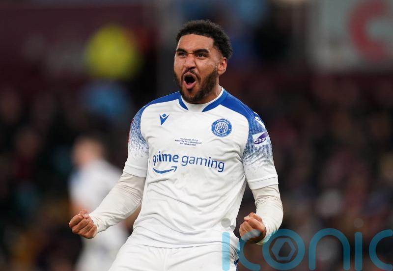 Stevenage move within two points of Leyton Orient with big win over leaders