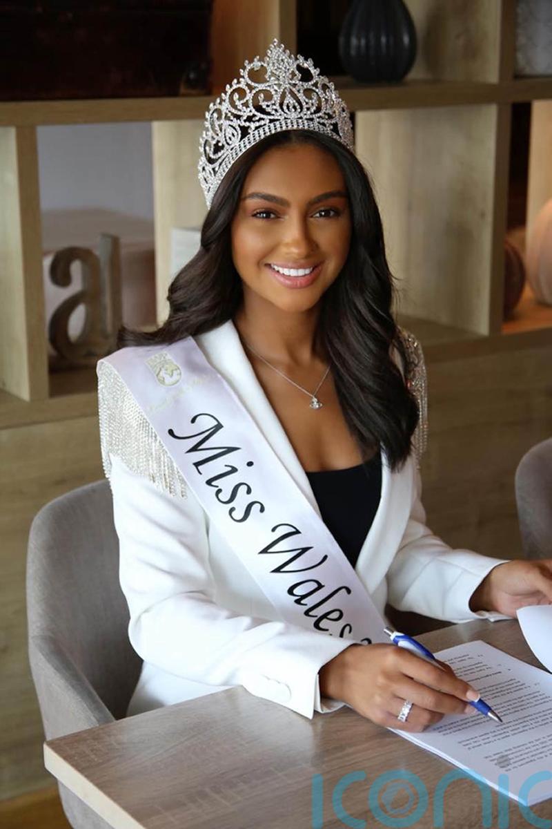 British beauty queen injured in car crash visited by current Miss World