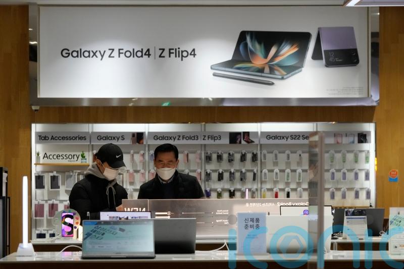 Samsung’s profit plummets amid global economic woes