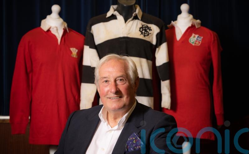Gareth Edwards’ 1973 Barbarians jersey could set record as it goes under hammer
