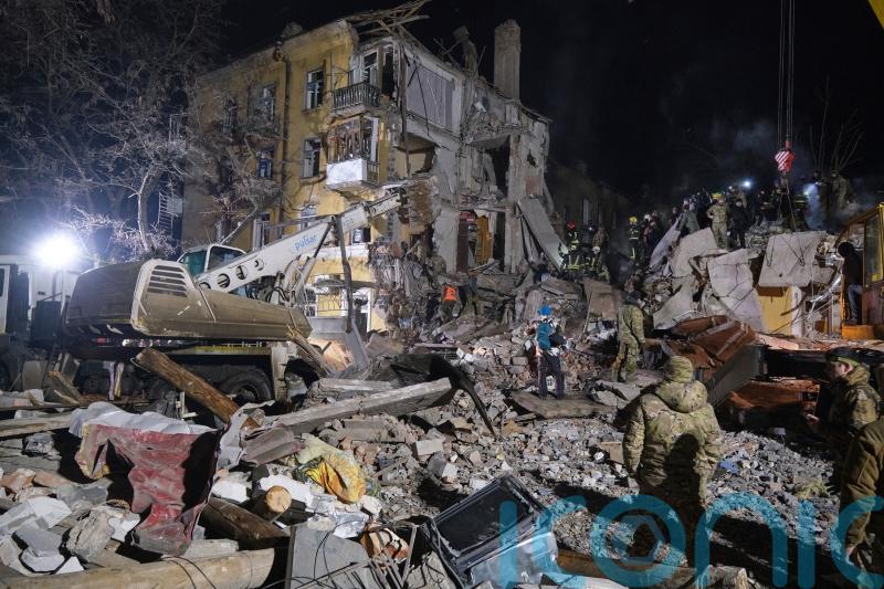 EU officials visit Kyiv as Russia hits civilian target