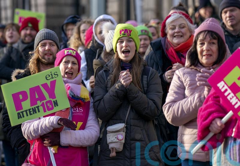 Ministers are ‘not digging heels in’ on teacher pay dispute – Sturgeon