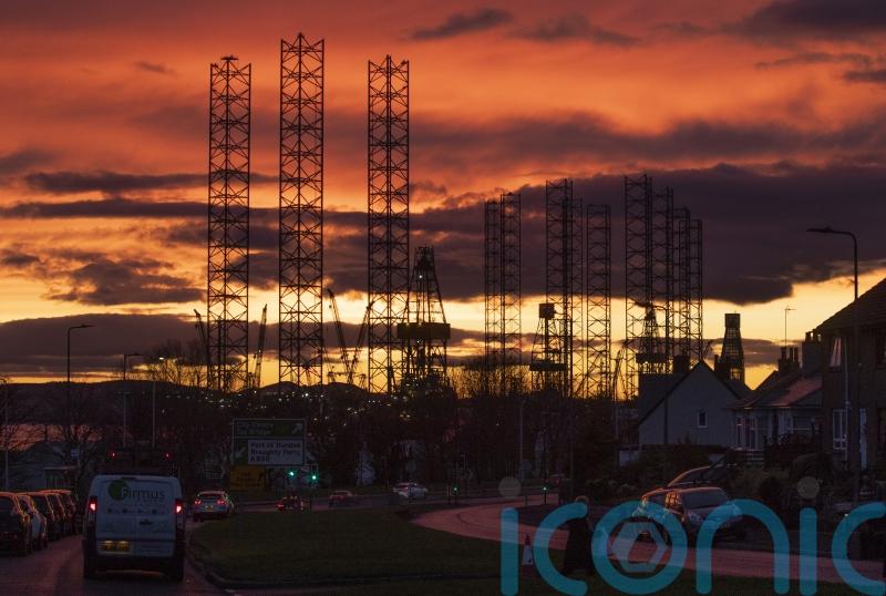 Drilling rigs ‘migrating’ away from North Sea, trade body says