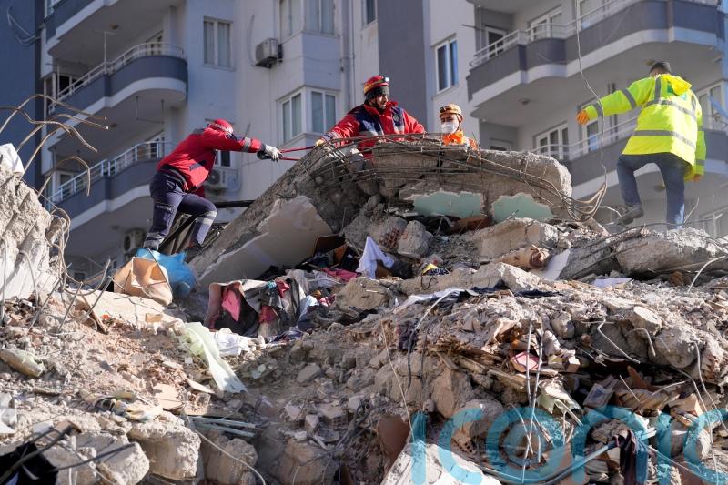 Earthquake death toll passes 5,000 as rescue efforts go on in Turkey and Syria