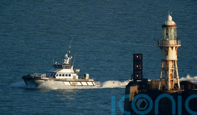 Channel crossings continue as more migrants arrive in Kent