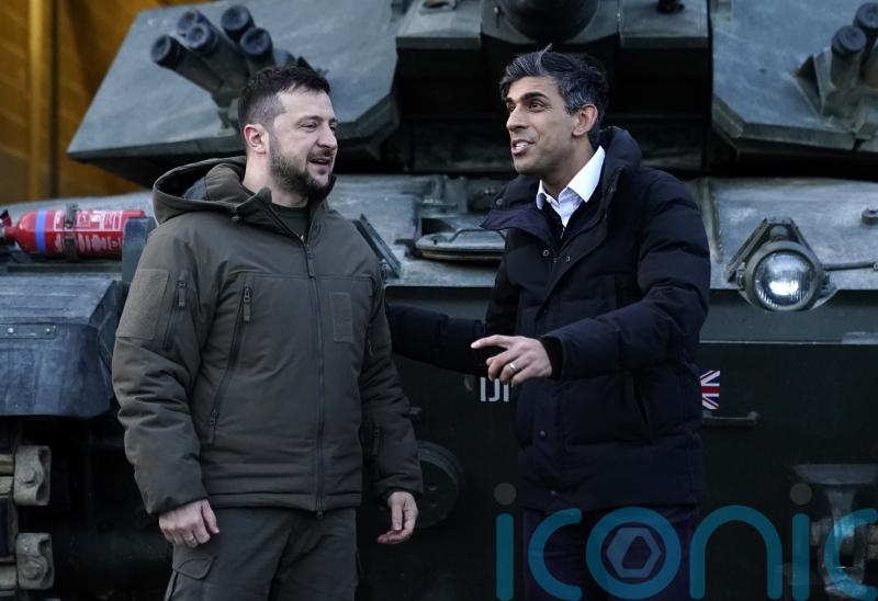 Sunak and Zelensky meet Ukrainian soldiers training on tanks at Dorset camp