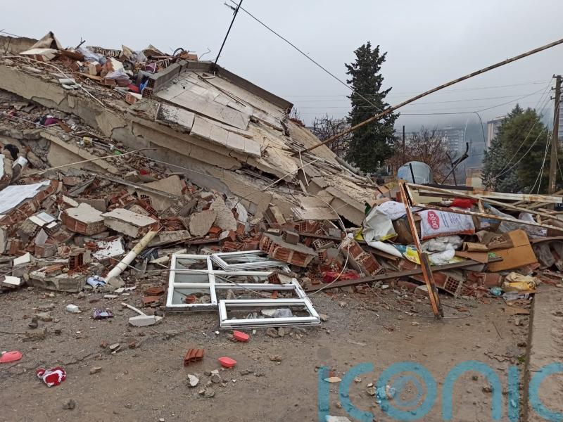 British volunteers begin earthquake rescue as other crews speak of delays