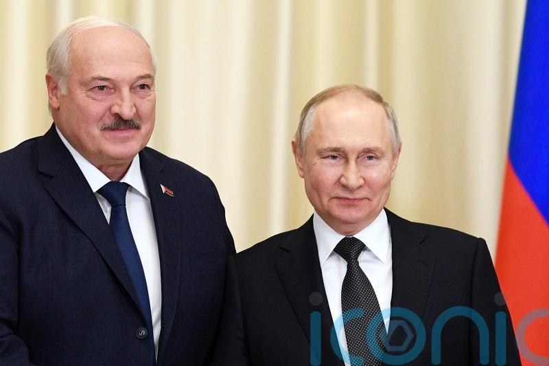 Russia and Belarus discuss closer military and economic ties