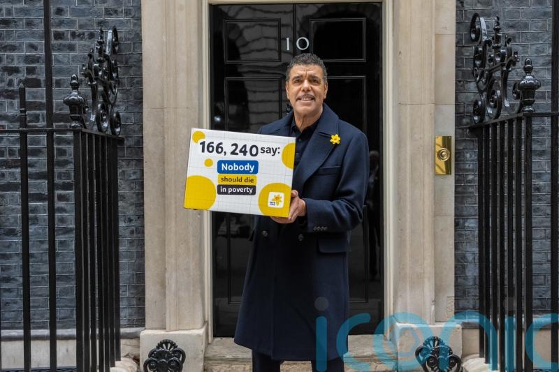 Chris Kamara petitions Downing Street to change pensions rules for dying patients
