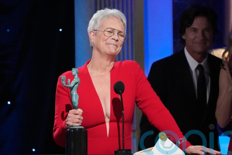 Jamie Lee Curtis weighs in on ‘nepo baby’ debate during SAG winner’s speech