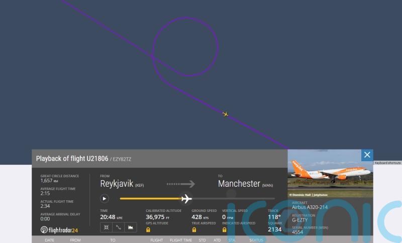 Pilot makes 360-degree turn at 37,000ft to let passengers view northern lights