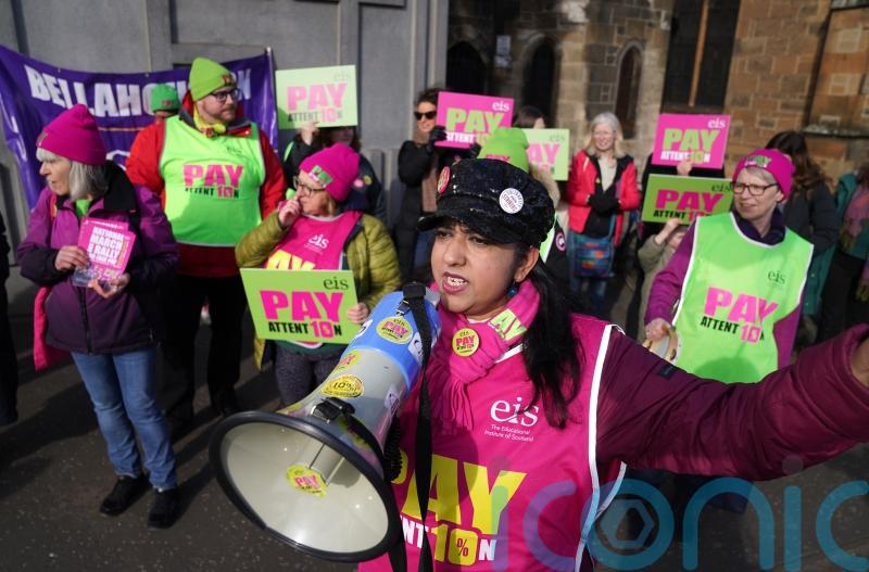 Fresh pay offer tabled in bid to halt teacher strikes in Scotland