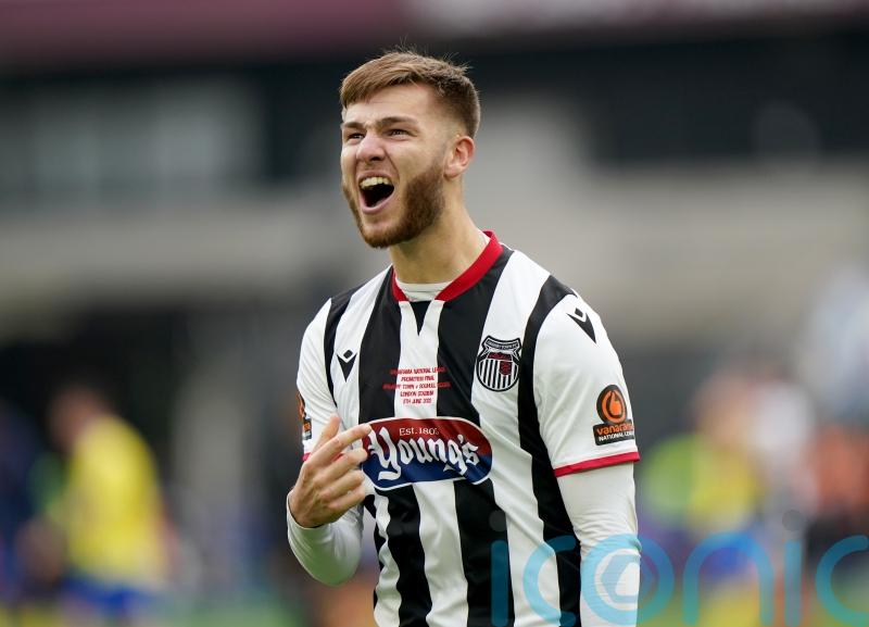 Grimsby and Newport share spoils from draw at Blundell Park
