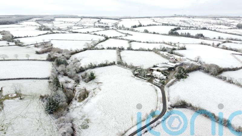 Six rescued from mountain as snow warning is put in place for Ireland