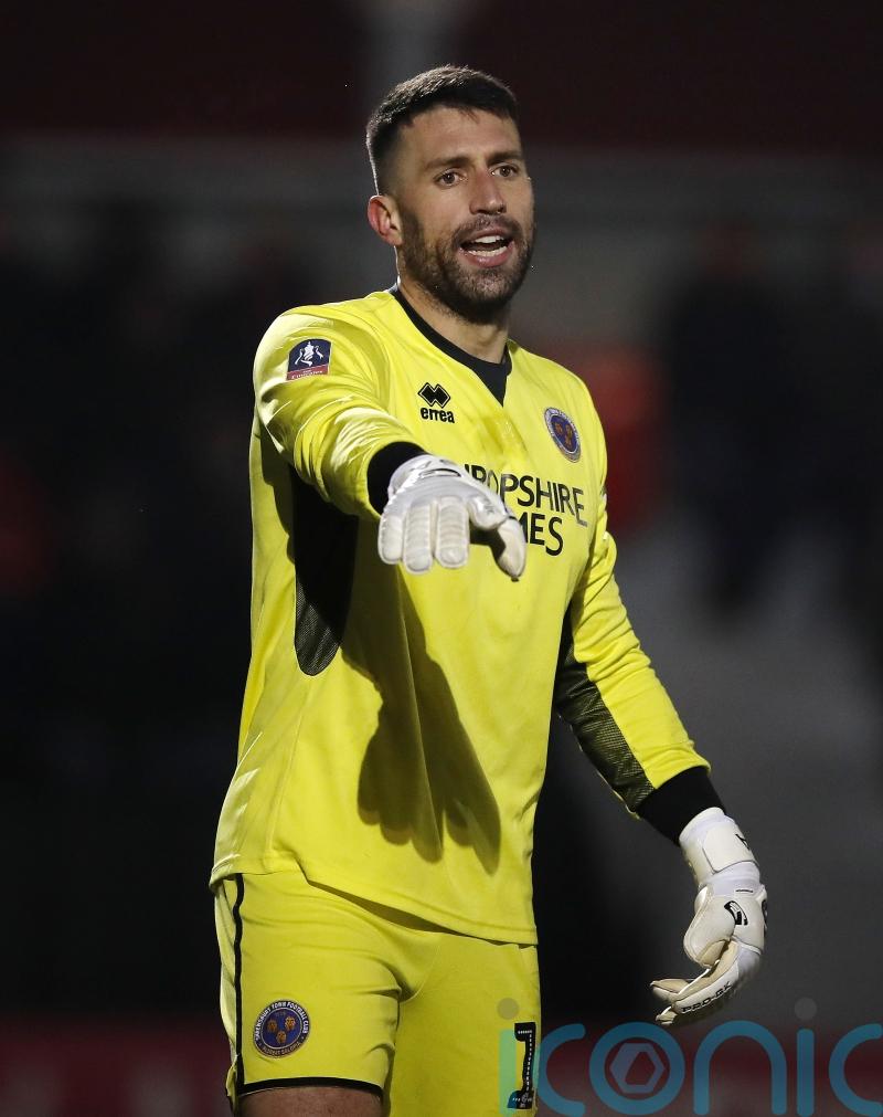Wrexham strengthen grip at top of table with narrow win over Southend