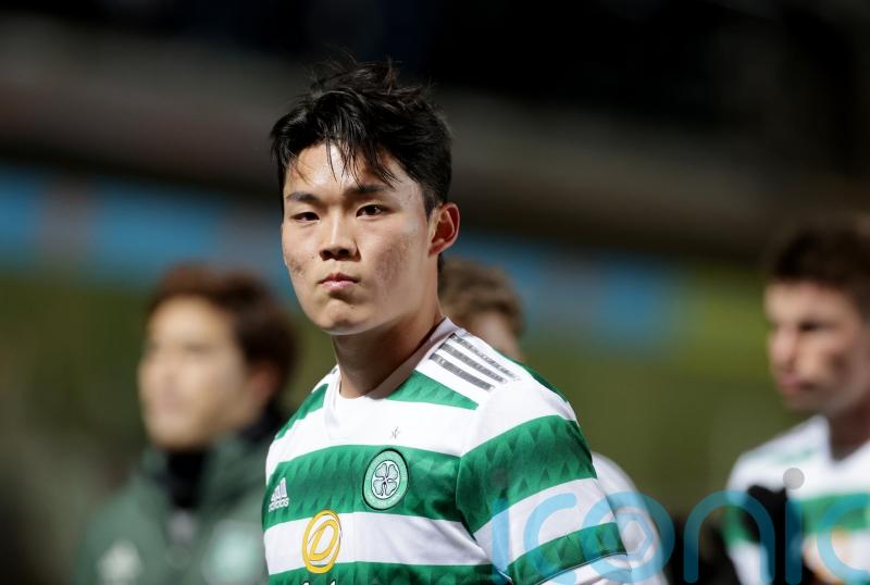 Leaders Celtic leave it late to see off 10-man Hibernian