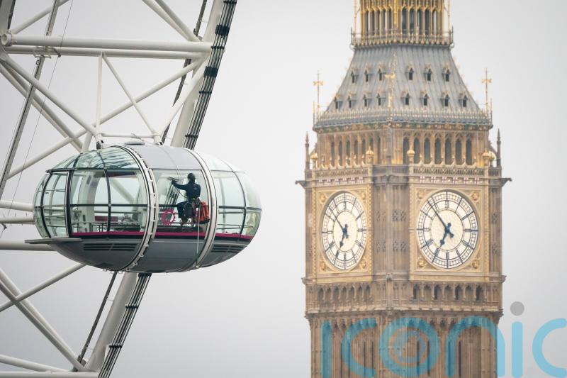London Eye gets spring clean to mark start of the season