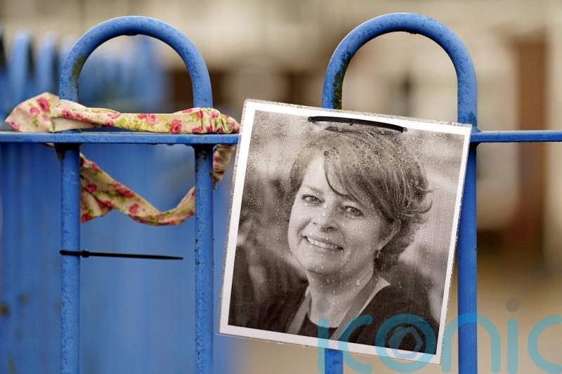 Pressure mounts on Ofsted as school staff show solidarity with late headteacher