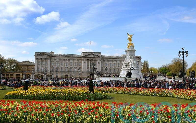 Changing the clocks keeps team of heritage experts busy at Buckingham Palace