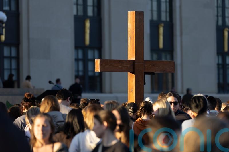 Hundreds gather to mourn Nashville school shooting victims