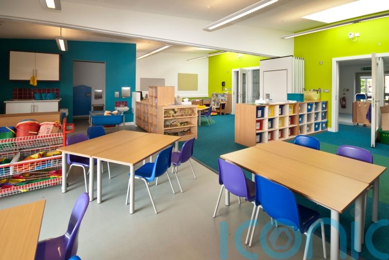 Schools struggling to recruit teaching staff – report