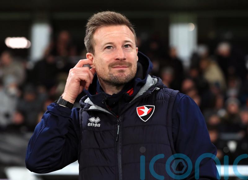 Wade Elliott frustrated after Cheltenham draw a blank against Burton Albion