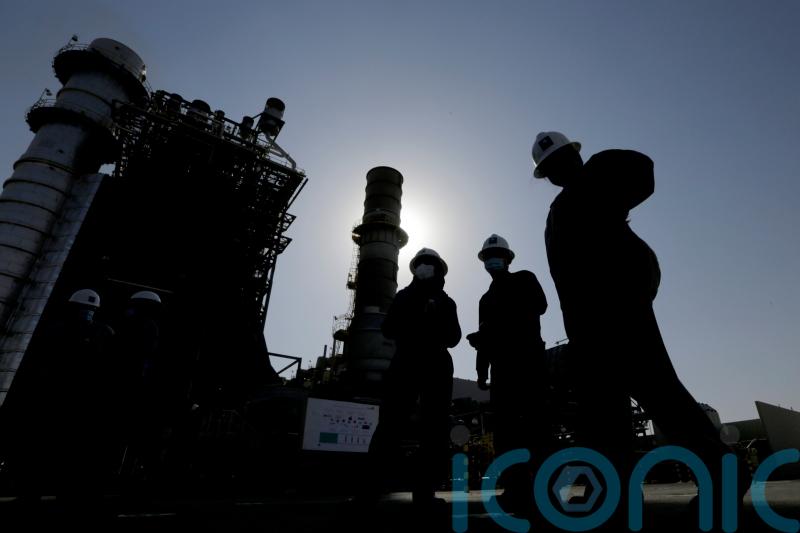 Saudi Arabia risks angering US as it announces cut in oil production