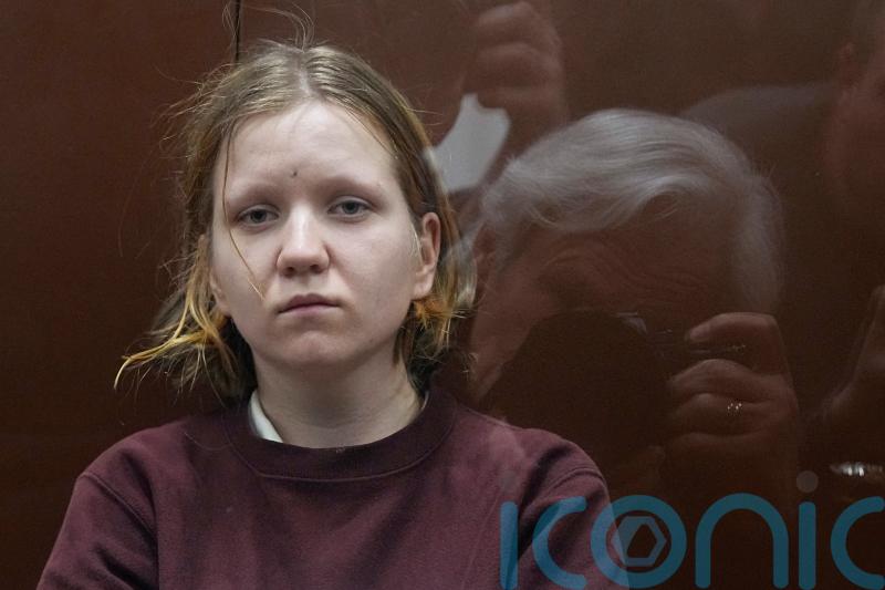 Suspect in cafe attack that killed Russian blogger faces court