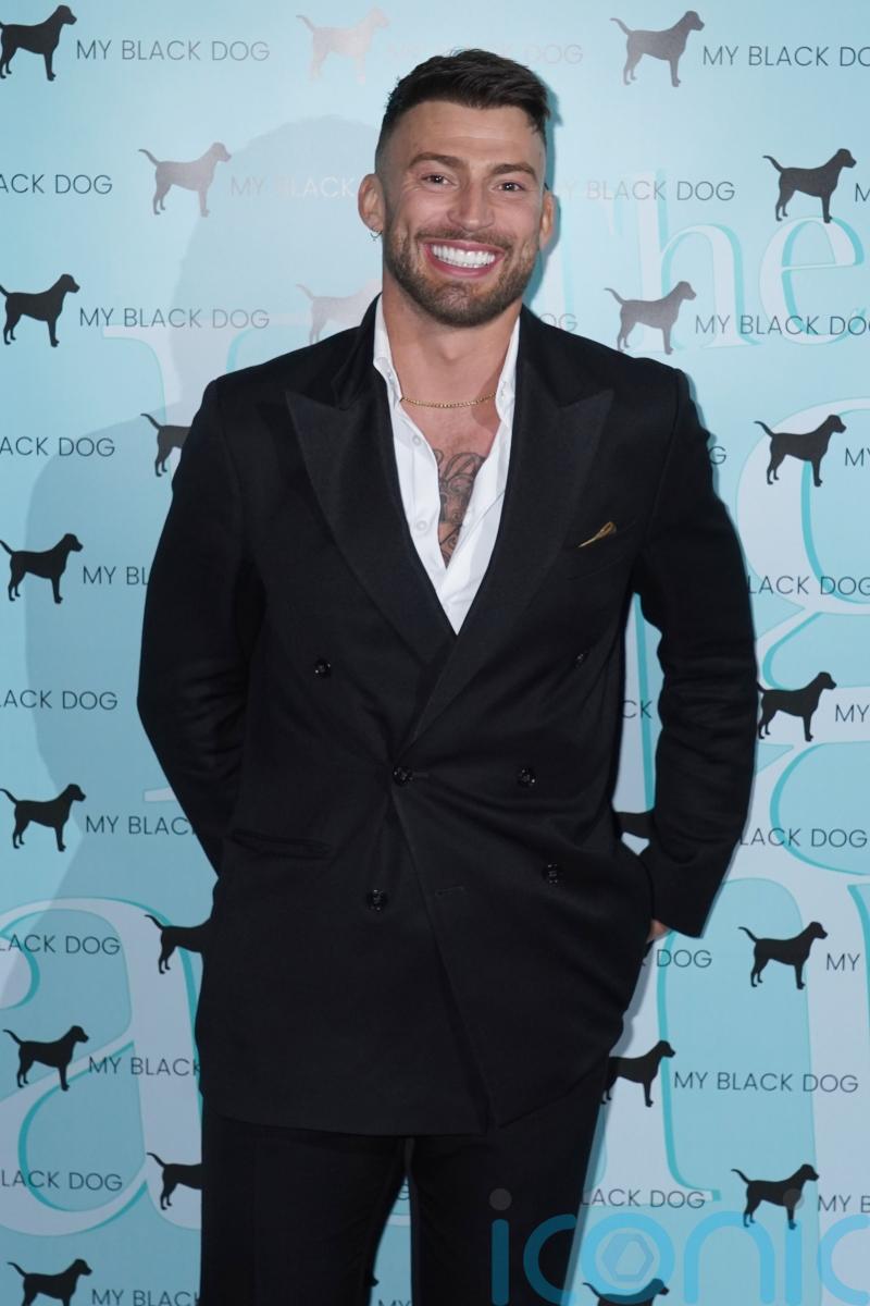 Jake Quickenden to dress as bone for London Marathon in memory of little brother
