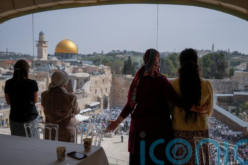 Tensions build around Jerusalem shrine after Syria rocket attack