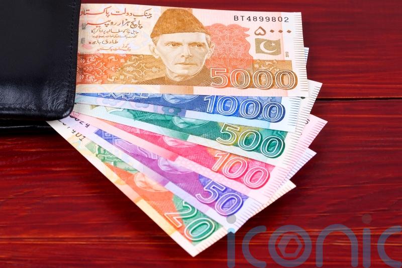 Pakistanis living abroad sent £2 billion home in March
