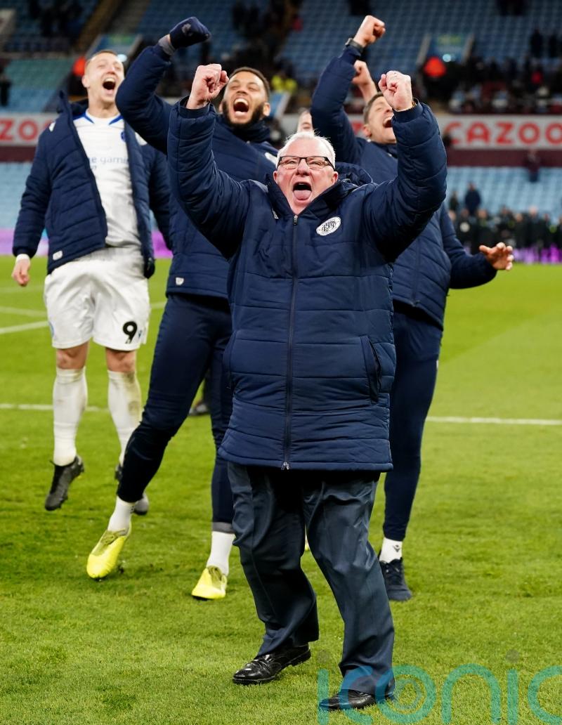 Steve Evans gives &lsquo;special mention&rsquo; to supporters after Stevenage see off Dons