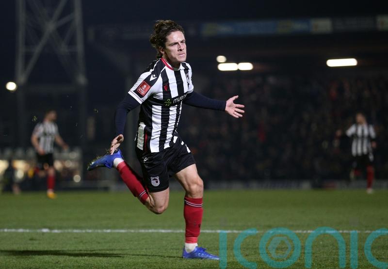 Barrow play-off hopes hit as Grimsby snatch late winner