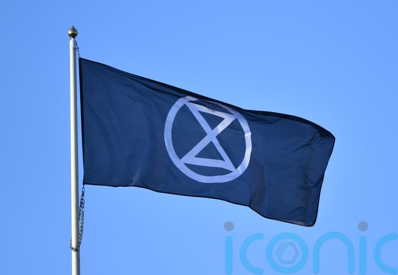 London Marathon fans urged to avoid Parliament amid Extinction Rebellion protest