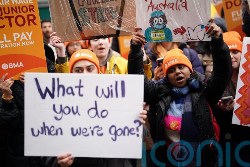 Downing Street rejects calls for Acas to help end junior doctor dispute
