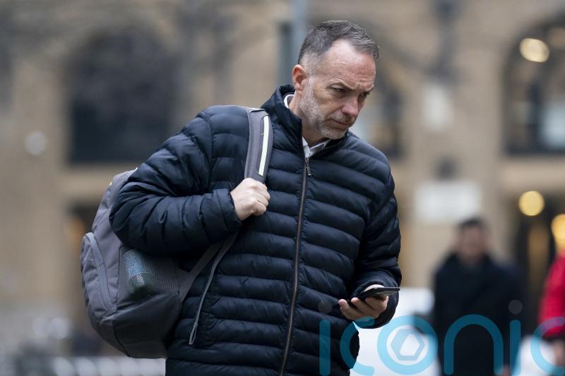 Security bosses bribed Met officer with concert tickets and holiday, court told