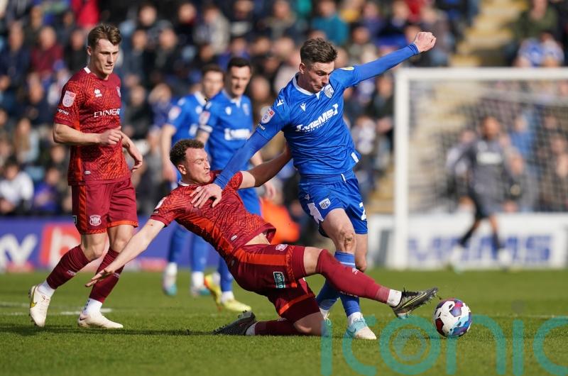 Oli Hawkins puts brakes on Bradford promotion push with late Gills equaliser