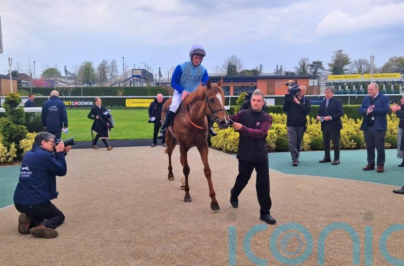 Jimmi Hendrix calls the tune at Newbury