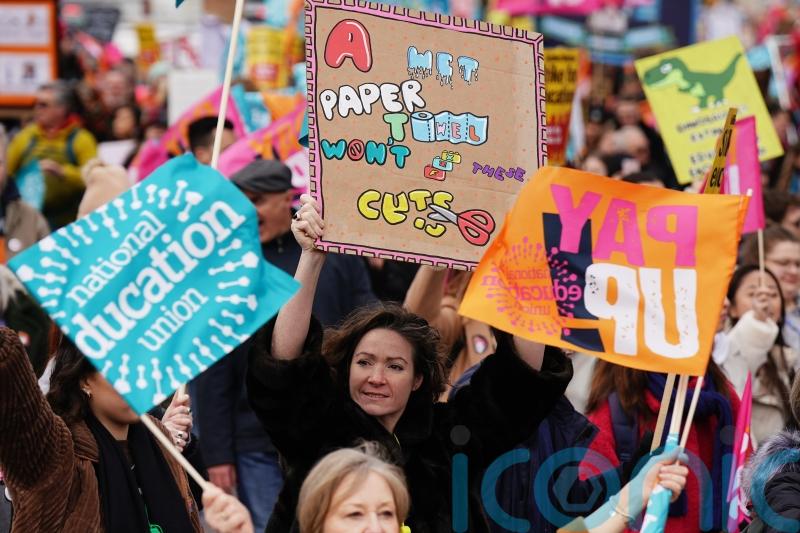 Government must negotiate with unions to resolve strikes, academies leader says