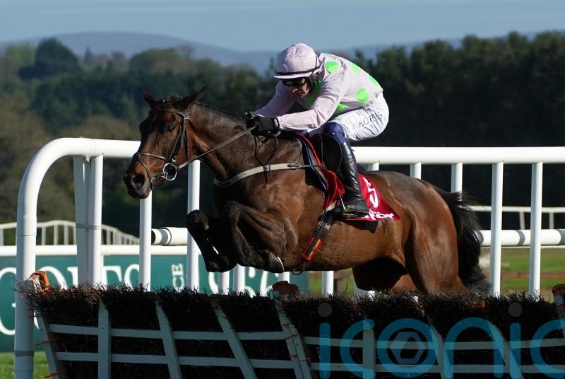 Gaelic Warrior takes three miles in his stride for emphatic success